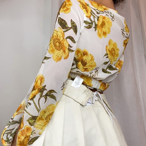 Floral tie up top - Picture 2 of 3